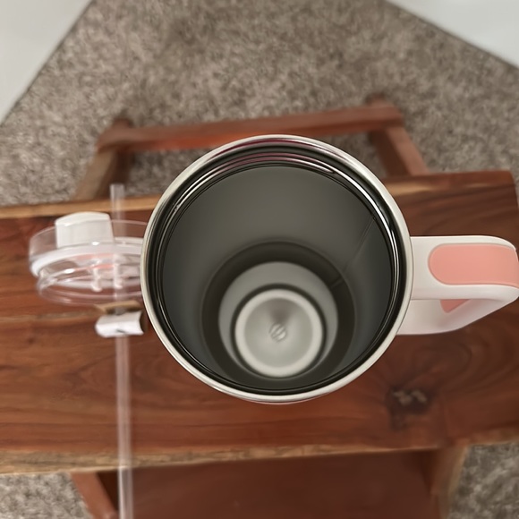 Stanley 40oz Tumbler - Picture 5 of 7